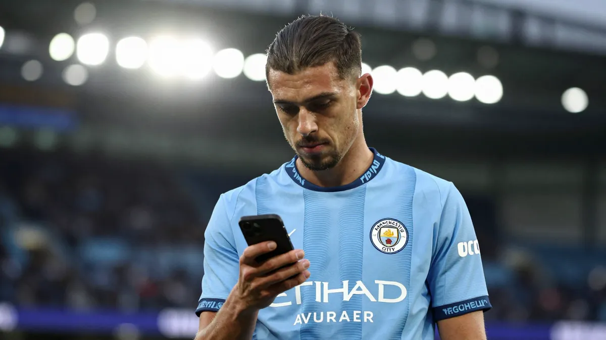 Savinho’s Instagram tweak fuels Manchester City transfer buzz
