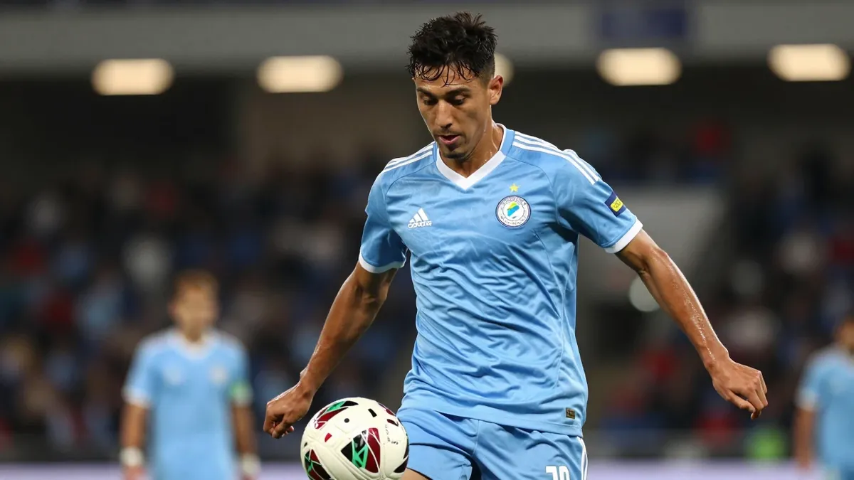 Manchester City's overloaded midfield, featuring Elliot Anderson and new signings, is a key asset as they start their...
