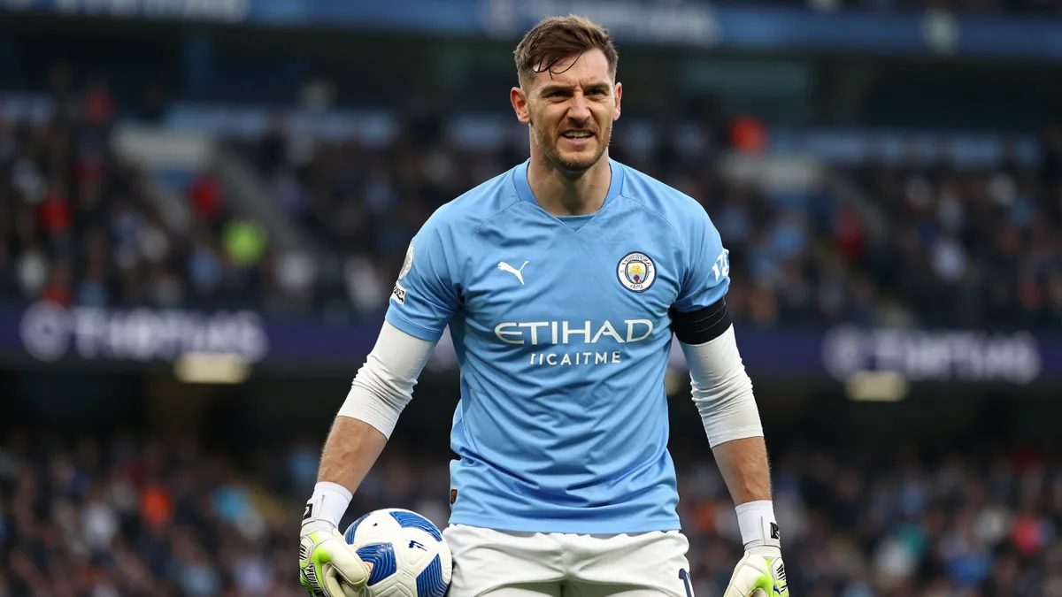 Manchester City Signs Experienced Backup Goalkeeper